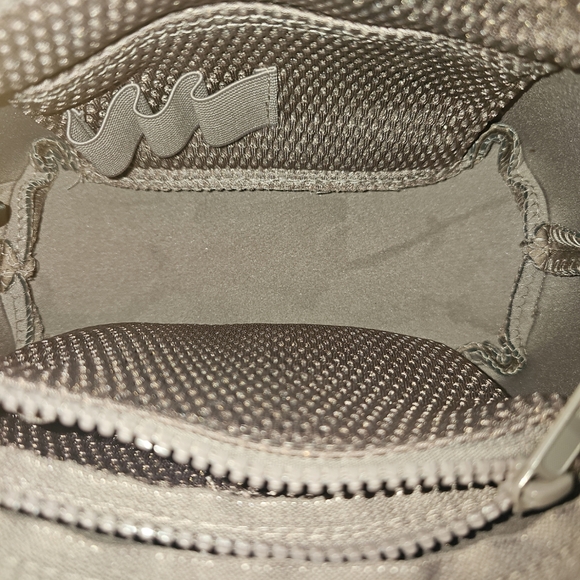 Small Hunter neoprene Toiletry Bag - Picture 7 of 11